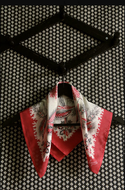 Scarf 47*47cm_Red print #1_Suranné