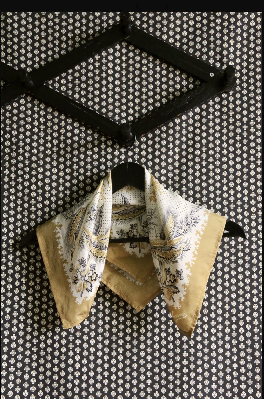 Scarf 47*47cm_Curry print #1_Suranné