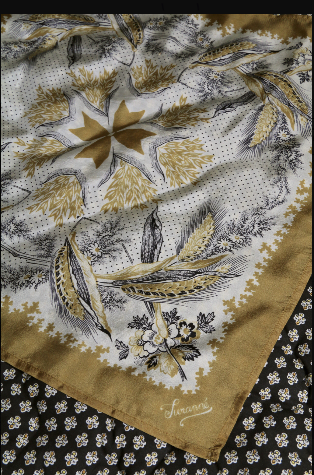 Scarf 47*47cm_Curry print #1_Suranné