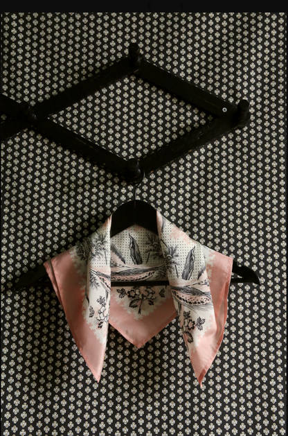 Scarf 47*47cm_Pink print #1_Suranné