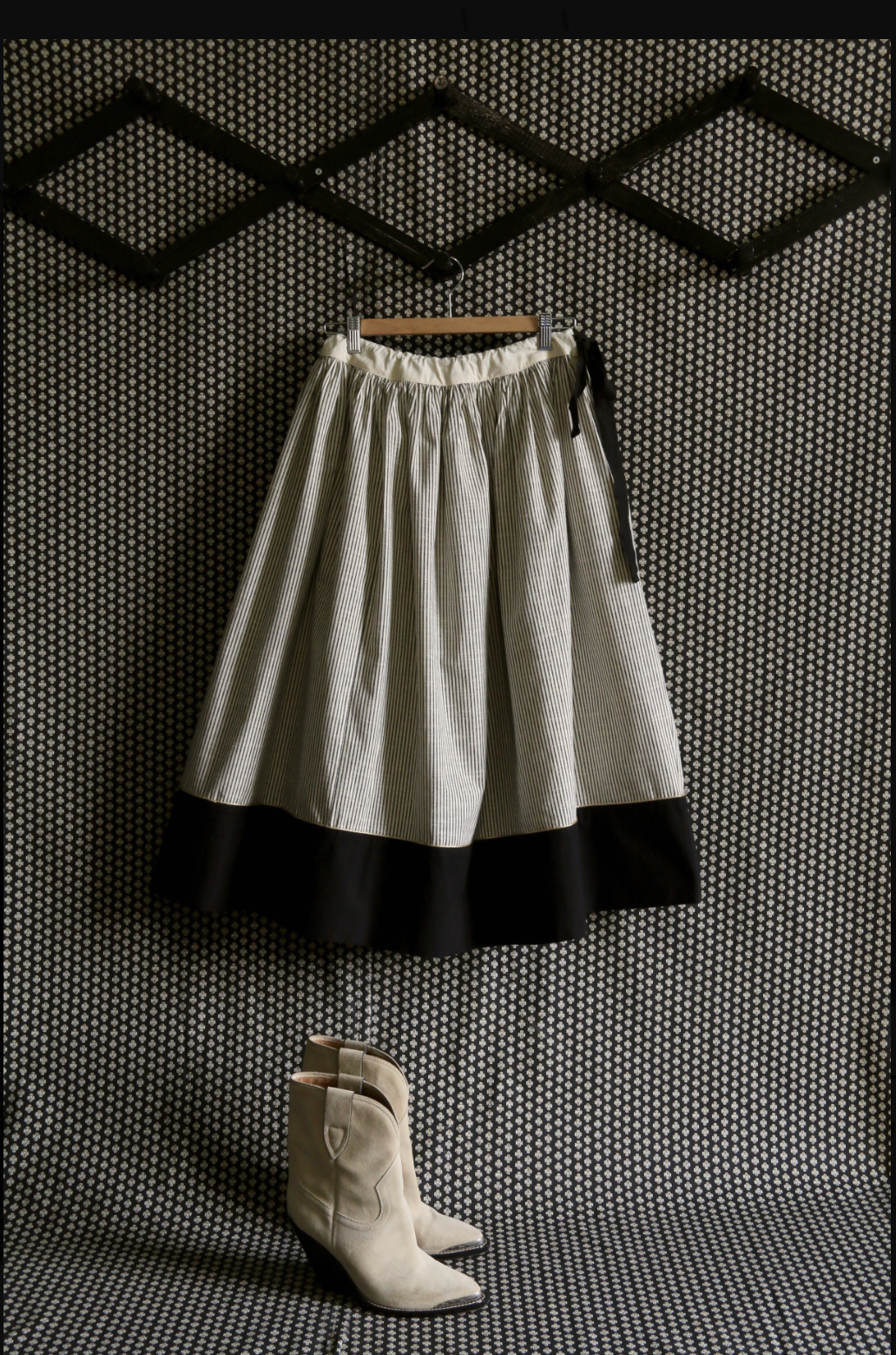 "FLEUR D'ORANGER" long skirt_Black stripe_Suranné