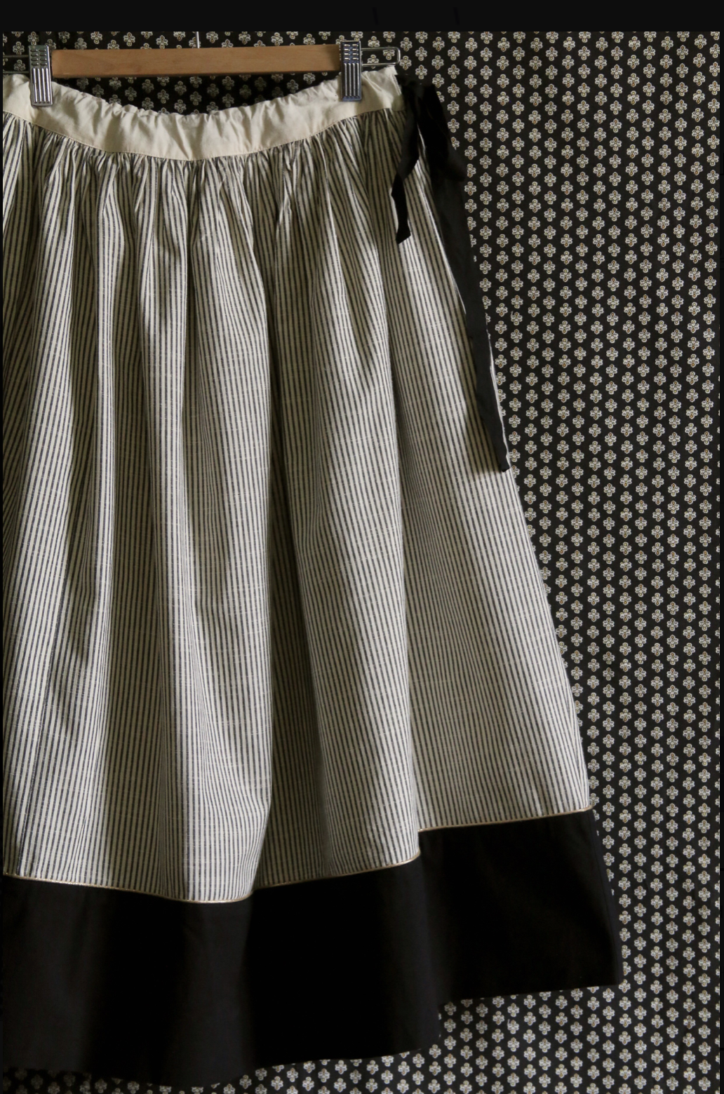 "FLEUR D'ORANGER" long skirt_Black stripe_Suranné